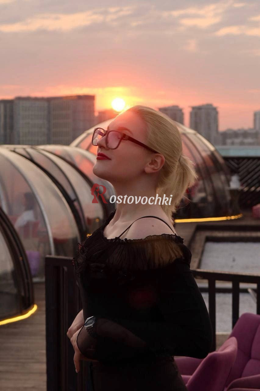 проститутка Эля — возраст 18, рост 168, вес 58, размер груди 2