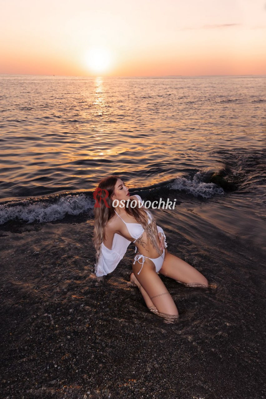 проститутка Елена — возраст 19, рост 160, вес 47, размер груди 2